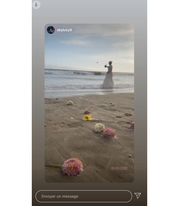 Cérémonie hommage à Johnny Hallyday sur une plage californienne avec Laeticia Hallyday, ses filles Jade et Joy. Le 15 juin 2020, jour de l'anniversaire du rockeur qui aurait fêté ses 77 ans.