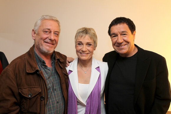 Simone Herault (voix dela SNCF), Patrick Poivey (voix de Bruce Willis) et Philippe Peythieu (voix d'Homer Simpson) - Enregistrement de l'émission "Vendredi sur un plateau" en 2011.