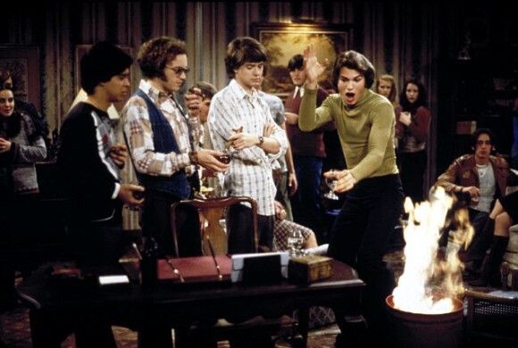 Ashton Kutcher, Danny Masterson, Topher Grace et Wilmer Valderrama dans la série "That '70s Show".