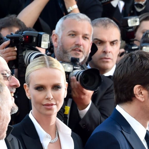 Jared Harris, Jean Reno, Charlize Theron, Javier Bardem, Hopper Jack Penn (fils de Sean Penn), Adèle Exarchopoulos, Sean Penn, Zubin Cooper, Matt Palmieri à la montée des marches du film "The Last Face" lors du 69e Festival International du Film de Cannes le 20 mai 2016. © Lionel Urman / Bestimage