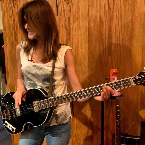Carla Bruni-Sarkozy enregistre son nouvel album dans un mythique studio de Paris. Le 10 juin 2020.