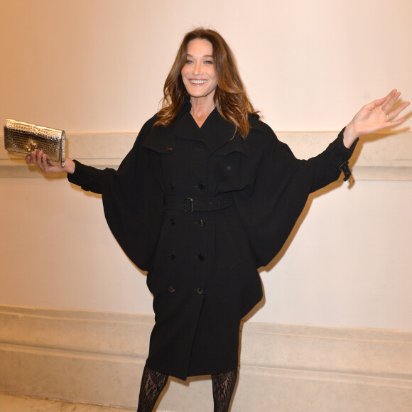 Carla Bruni-Sarkozy lors du photocall du dernier défilé de mode Haute-Couture printemps-été 2020 "Jean-Paul Gaultier" au théâtre du Châtelet à Paris, France, le 22 janvier 2020. © Veeren-Clovis/Bestimage