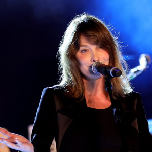 Carla Bruni-Sarkozy en concert au théâtre de Verdure du Grand Jardin à Le Lavandou le 23 juillet 2019. © Dominique Jacovides-Cyril Moreau/Bestimage