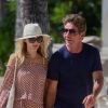 Exclusif - Dennis Quaid et sa fiancée Laura Savoie sur une plage à Honolulu (Hawaï) le 18 octobre 2019