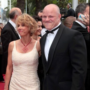 Philippe Etchebest et sa femme - Montée des marches du film La Conquête - 64e festival international du film de Cannes. En 2011.