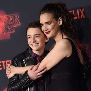 Winona Ryder, Noah Schnapp à la première de la saison 2 de "Stranger Things" au Westwood Theater à Los Angeles, le 26 octobre 2017. © Chris Delmas/Bestimage