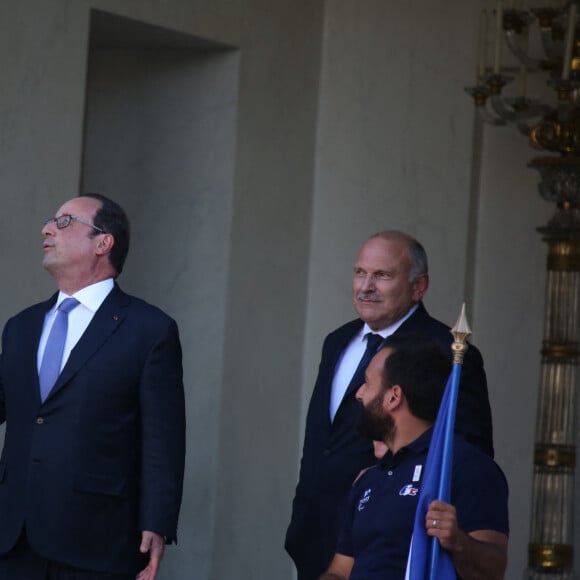 Teddy Riner, François Hollande et Michaël Jeremiasz - Les membres de la délégation olympique arrivent au palais de l'Elysée pour être reçu par le président de la République François Hollande pour une réception à Paris le 23 août 2016. La délégation vient de rentrer des Jeux Olympiques de Rio de Janeiro. La France a remporté 42 médailles en totalité un record ( 10 médailles d'or, 18 médailles d'argent et 14 médailles de bronze) après les 41 médailles des Jeux Olympiques de Pékin. © Denis Guignebourg/Bestimage