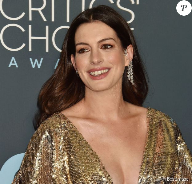 Anne Hathaway - lors de la 25e édition de la soirée des Critics Choice Awards au Barker Hangar à Santa Monica, Los Angeles, Californie, Etats-Unis, le 12 janvier 2020.