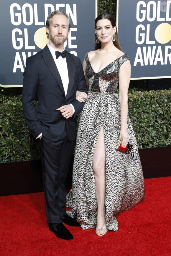 Adam Shulman et sa femme Anne Hathaway - Photocall de la 76e cérémonie annuelle des Golden Globe Awards au Beverly Hilton Hotel à Los Angeles, le 6 janvier 2019.