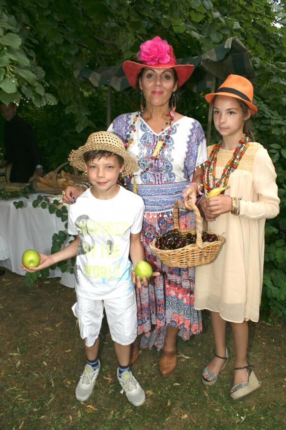 Hermine de Clermont Tonnerre et ses enfants Calixte et Allegra à la Garden Party de Babette de Rozières. Le 5 juillet 2015