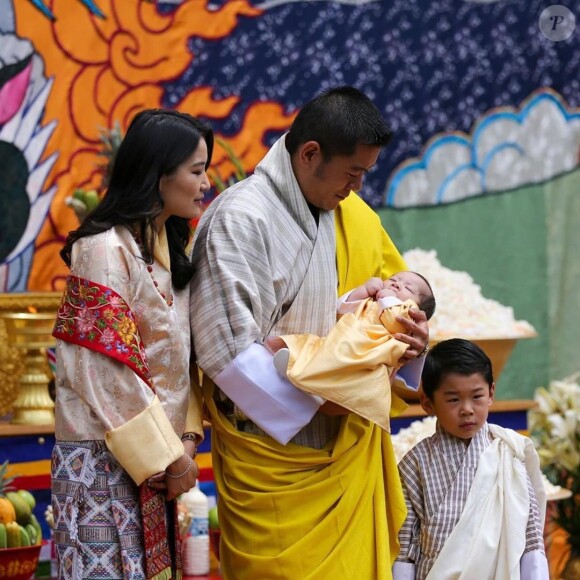 Le roi et la reine du Bhoutan, Jigme Khesar et son épouse Jetsun Pema, avec leurs deux garçons, sur Instagram, le 30 juin 2020.