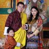 Le roi Jigme Khesar Namgyel Wangchuck et son épouse la reine Jetsun Pema (enceinte) avec leur fils le prince Jigme, le 19 mars 2020 sur Instagram. Photo prise en février 2020.