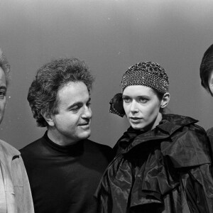 Archives - En France, à Paris, Georges Brassens, Guy Béart, Sylvia Kristel et Jean Rochefort sur le plateau de l'émission "Numéro 1". Le 10 février 1978.