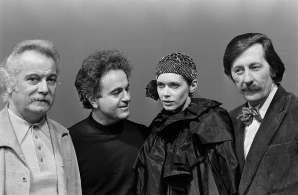 Archives - En France, à Paris, Georges Brassens, Guy Béart, Sylvia Kristel et Jean Rochefort sur le plateau de l'émission "Numéro 1". Le 10 février 1978.