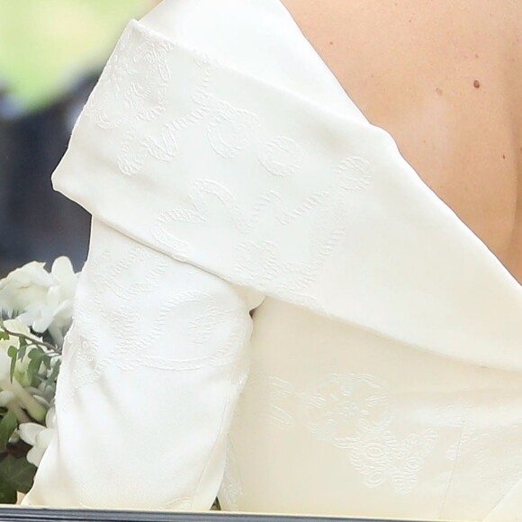 La princesse Eugenie et son mari Jack Brooksbank partent en calèche après leur cérémonie de mariage au château de Windsor le 12 octobre 2018.