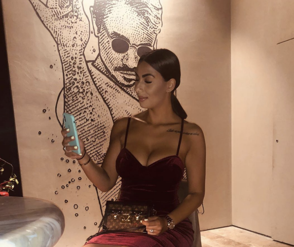 Samantha, la femme du rappeur Alonzo, sublime sur Instagram. Avec la star, la belle a deux enfants : Mikaïl et Khalissi.