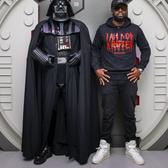 Maître Gims - People lors du lancement des nouvelles attractions au parc Disneyland à Paris. Le 16 novembre 2019 © Disney via Bestimage La Reine des Neiges et Star WarsTM prennent vie dès janvier 2020 à Disneyland® Paris. À quelques semaines seulement des sorties en salles des nouvelles aventures de La Reine des Neiges 2 et de Star Wars : L'Ascension de Skywalker, Disneyland Paris proposera à ses visiteurs de prolonger l'expérience du grand écran à la réalité et accueillera deux célébrations incontournables. Découvrez le programme de La Célébration de La Reine des Neige et des Légendes de la Force – une Célébration Star Wars qui débuteront simultanément le 11 janvier 2020.