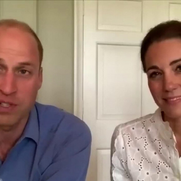 Le prince William, duc de Cambridge, et Catherine Kate Middleton, duchesse de Cambridge lors d'un appel vidéo chez eux, à Anmer Hall, pendant l'épidémie de coronavirus (COVID-19). Le 6 juin 2020.