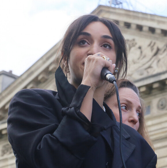 Camélia Jordana lors d'une manifestation contre le racisme et les violences policières place de la République à Paris le 9 juin 2020. © Panoramic / Bestimage
