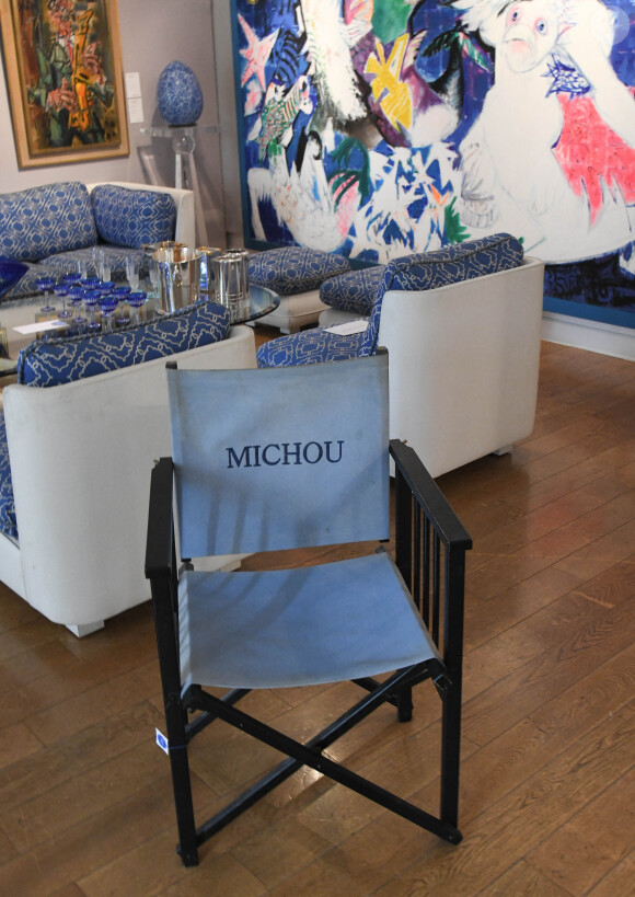 Exclusif - La collection bleue de Michou sera vendue aux enchères à l'hôtel Artcurial de Paris, France, le 5 juillet 2020. Le 10 juillet 2020, Artcurial mettra aux enchères la collection du célèbre directeur du cabaret. © Coadic Guirec/Bestimage
