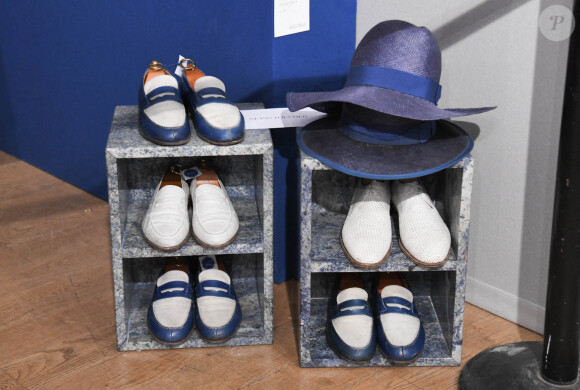 Exclusif - La collection bleue de Michou sera vendue aux enchères à l'hôtel Artcurial de Paris, France, le 5 juillet 2020. Le 10 juillet 2020, Artcurial mettra aux enchères la collection du célèbre directeur du cabaret. © Coadic Guirec/Bestimage