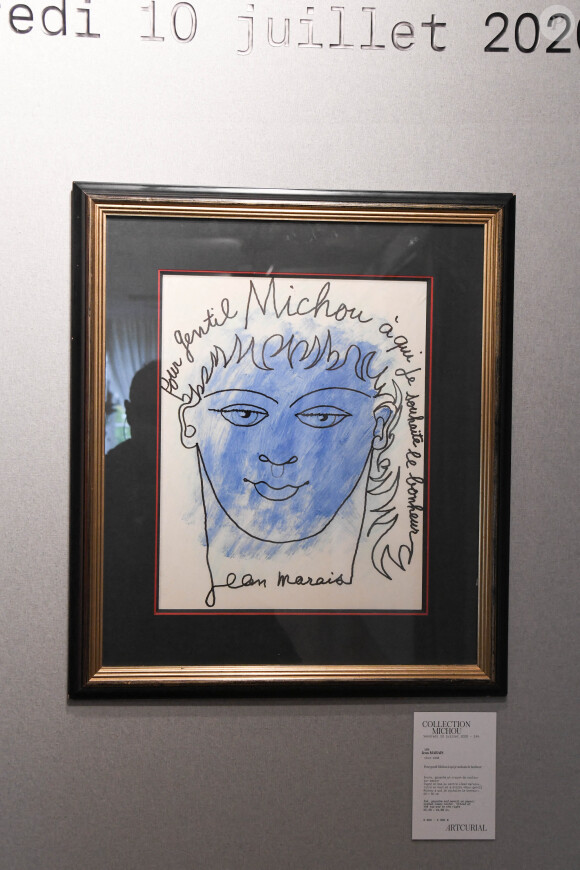 Exclusif - La collection bleue de Michou sera vendue aux enchères à l'hôtel Artcurial de Paris, France, le 5 juillet 2020. Le 10 juillet 2020, Artcurial mettra aux enchères la collection du célèbre directeur du cabaret. © Coadic Guirec/Bestimage