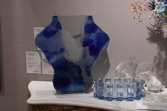 Exclusif - La collection bleue de Michou sera vendue aux enchères à l'hôtel Artcurial de Paris, France, le 5 juillet 2020. Le 10 juillet 2020, Artcurial mettra aux enchères la collection du célèbre directeur du cabaret. © Coadic Guirec/Bestimage