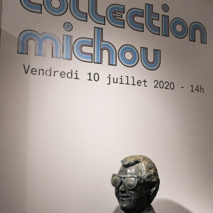 Exclusif - La collection bleue de Michou sera vendue aux enchères à l'hôtel Artcurial de Paris, France, le 5 juillet 2020. Le 10 juillet 2020, Artcurial mettra aux enchères la collection du célèbre directeur du cabaret. © Coadic Guirec/Bestimage