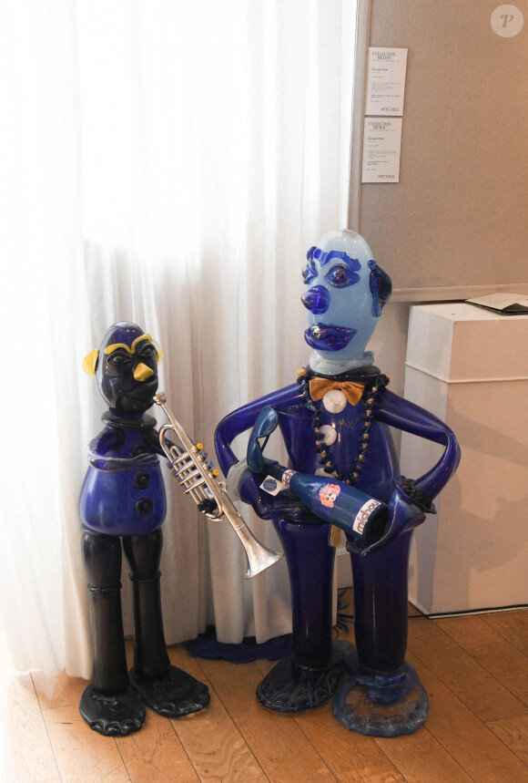 Exclusif - La collection bleue de Michou sera vendue aux enchères à l'hôtel Artcurial de Paris, France, le 5 juillet 2020. Le 10 juillet 2020, Artcurial mettra aux enchères la collection du célèbre directeur du cabaret. © Coadic Guirec/Bestimage