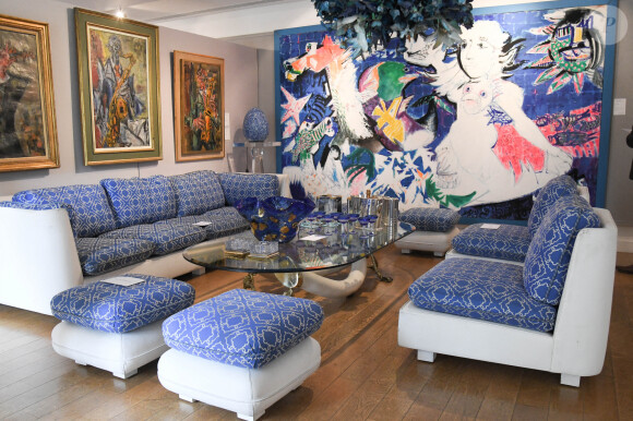 Exclusif - La collection bleue de Michou sera vendue aux enchères à l'hôtel Artcurial de Paris, France, le 5 juillet 2020. Le 10 juillet 2020, Artcurial mettra aux enchères la collection du célèbre directeur du cabaret. © Coadic Guirec/Bestimage