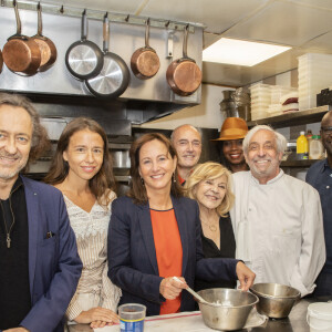 Exclusif - Jean-Christophe Molinier (mari de Nicoletta), Clémence Guerrand,, Ségolène Royal, Gilles Muzas, Nicoletta, Kareen Guiock, Gérard idoux et Lilian Thuram - Au restaurant Le Récamier dirigé par le chef Gérard Idoux est inaugurée la première des "déjeuners d'étés. Gilles Muzas, véritable homme orchestre en est l'initiateur. Le 6 Juillet 2020. © Jack Tribeca / Bestimage