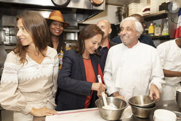 Exclusif - Clémence Guerrand, Kareen Guiock, Ségolène Rpyal, Gilles Muzas, Gérard Idoux et Lilian Thuram - Au restaurant Le Récamier dirigé par le chef Gérard Idoux est inaugurée la première des "déjeuners d'étés. Gilles Muzas, véritable homme orchestre en est l'initiateur. Le 6 Juillet 2020. © Jack Tribeca / Bestimage