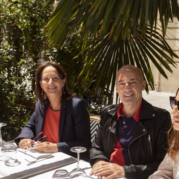 Exclusif - Ségolène Royal, Gilles Muzas, Clémence Guerrand - Au restaurant Le Récamier dirigé par le chef Gérard Idoux est inaugurée la première des "déjeuners d'étés. Gilles Muzas, véritable homme orchestre en est l'initiateur. Le 6 Juillet 2020. © Jack Tribeca / Bestimage