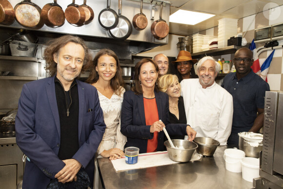 Exclusif - Jean-Christophe Molinier (mari de Nicoletta), Clémence Guerrand,, Ségolène Royal, Gilles Muzas, Nicoletta, Kareen Guiock, Gérard idoux et Lilian Thuram - Au restaurant Le Récamier dirigé par le chef Gérard Idoux est inaugurée la première des "déjeuners d'étés. Gilles Muzas, véritable homme orchestre en est l'initiateur. Le 6 Juillet 2020. © Jack Tribeca / Bestimage