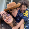 Jordana Brewster et ses deux fils. Juin 2020.