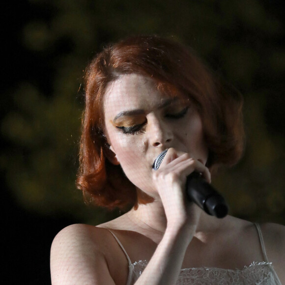 Exclusif - Elodie Frégé et Prieur de la Marne à la soirée d'ouverture du Porquerolles Film Festival sur l'île de Porquerolles. Le 8 juillet 2020. Pour l'ouverture de cette première édition, un CinéLive performance autour du film " L'enfer " de Clouzot, où Elodie Frégé a prêté sa voix au personnage de Odette, sur une bande son mixée en direct par Prieur de la Marne.