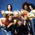 Les Spice Girls (Mel C, Emma Bunton, Victoria Beckham, Geri Halliwell et Melanie Brown) - Publicité pour les chips Walker. Le 23 juillet 1997. 