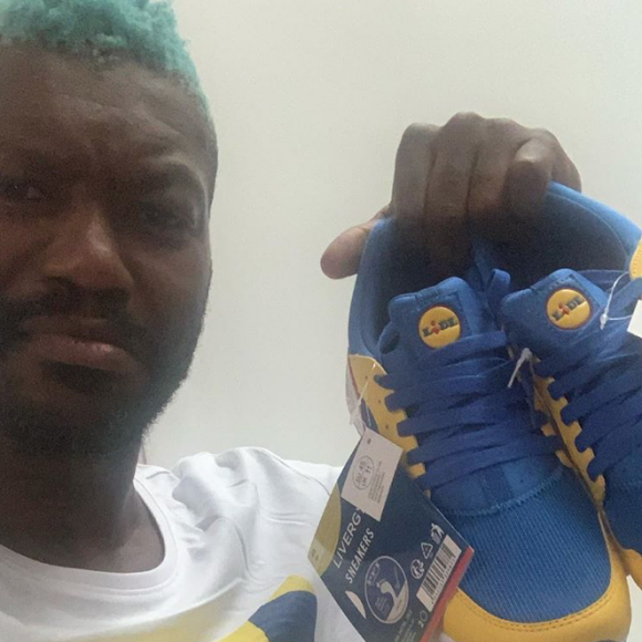 Djibril Cissé, heureux propriétaire des nouvelles baskets Lidl. Juillet 2020.