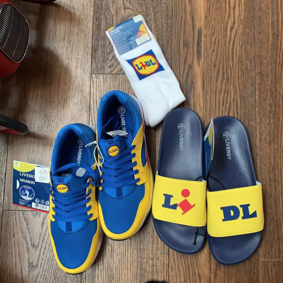 Djibril Cissé, heureux propriétaire des nouvelles baskets Lidl. Juillet 2020.