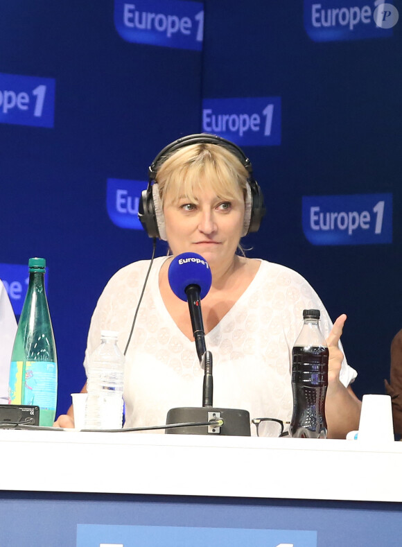 Christine Bravo dans l'émission Europe 1 de Laurent Ruquier "On va s'gener" dans le magasin Carrefour de Montesson pres de Saint Germain en Laye a l'occasion des 50 ans de l'enseigne le 25 septembre 2013.