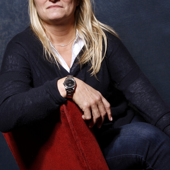Christine Bravo, célèbre animatrice de télévision, change de vie.