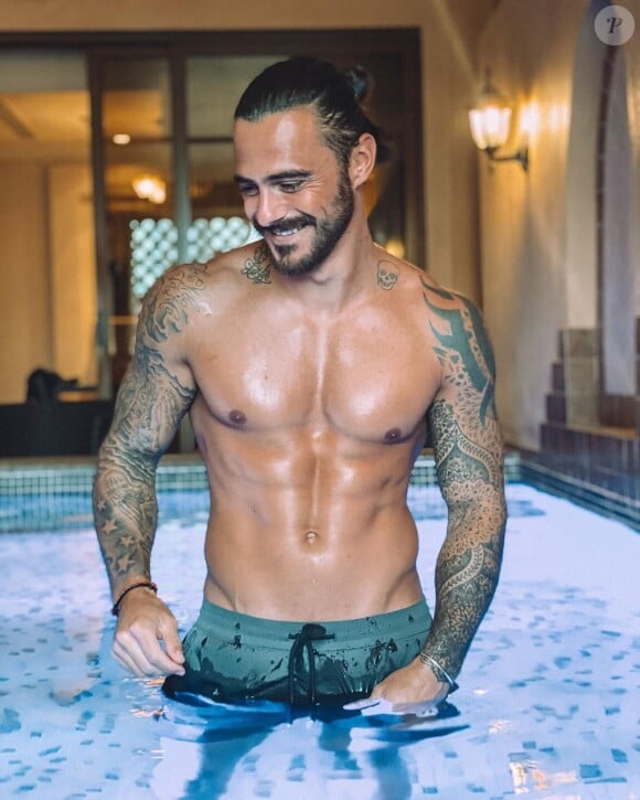 Benjamin Samat sexy à la piscine, le 24 janvier 2020