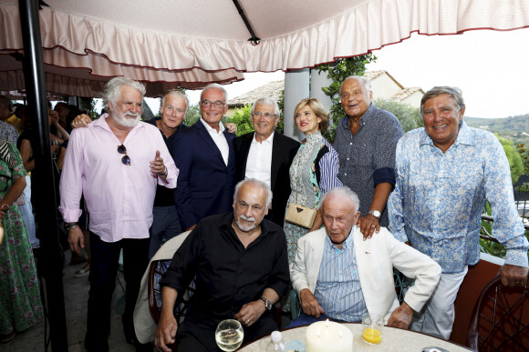 Exclusif - Roland Magdane, Franck Dubosc, Richard Galy, maire de Mougins, Michel Boujenah, Laura Merlo (associée à Gérard.Louvin pour le restaurant Da Laura Mougins) , Gérard Louvin (producteur, associé à Laura.Merlo dans le restaurant Da Laura) , Jean-Pierre Foucault, Francis Perrin et Philippe Bouvard lors de l'inauguration du restaurant Da Laura à Mougins le 14 juillet 2020. © Dylan Meifret / Nice Matin / Bestimage