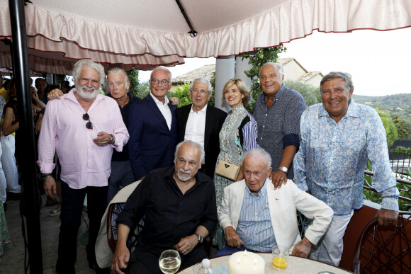 Exclusif - Roland Magdane, Franck Dubosc, Richard Galy, maire de Mougins, Michel Boujenah, Laura Merlo (associée à Gérard.Louvin pour le restaurant Da Laura Mougins) , Gérard Louvin (producteur, associé à Laura.Merlo dans le restaurant Da Laura) , Jean-Pierre Foucault, Francis Perrin et Philippe Bouvard lors de l'inauguration du restaurant Da Laura à Mougins le 14 juillet 2020. © Dylan Meifret / Nice Matin / Bestimage