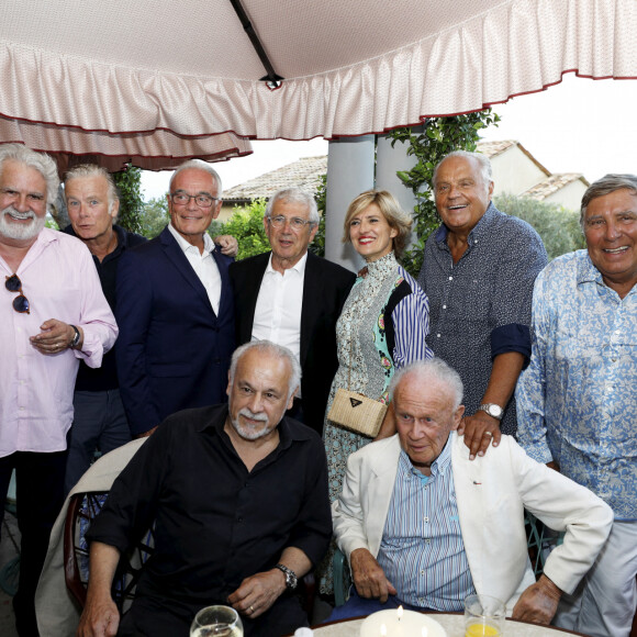 Exclusif - Roland Magdane, Franck Dubosc, Richard Galy, maire de Mougins, Michel Boujenah, Laura Merlo (associée à Gérard.Louvin pour le restaurant Da Laura Mougins) , Gérard Louvin (producteur, associé à Laura.Merlo dans le restaurant Da Laura) , Jean-Pierre Foucault, Francis Perrin et Philippe Bouvard lors de l'inauguration du restaurant Da Laura à Mougins le 14 juillet 2020. © Dylan Meifret / Nice Matin / Bestimage