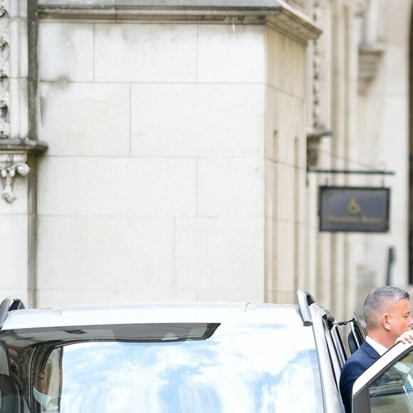 Johnny Depp à la sortie de la cour de justice à Londres dans le cadre du procès contre le journal The Sun, le 14 juillet 2020.