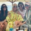 Laeticia Hallyday lors d'un déjeuner entre filles à Saint-Barthélemy le 15 août 2019, avec Hoda Roche, Issartier Marilyne, Liliane Jossua, mais aussi Sylviane, la nounou de ses filles Jade et Joy, et Cécile Angéli. 
