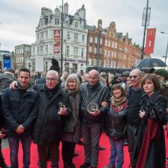 Jane, Mitch, Rene Selner, Janis Winehouse, Richard Collins - Les parents d'Amy Winehouse et les célébrités assistent à l'inauguration de la plaque en hommage à la chanteuse sur Camden High Street sur le nouveau "Music Walk of Fame" à Londres, le 4 mars 2020. Amy Winehouse est décédée le 23 juillet 2011 à l'âge de 27 ans.