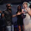 Kanye West et Taylor Swift aux MTV Video Music Awards 2009 à New York. Le rappeur avait contesté le prix de la chanteuse, affirmant qu'il devait être remis à Beyoncé. C'est ainsi que leur dispute a éclaté.