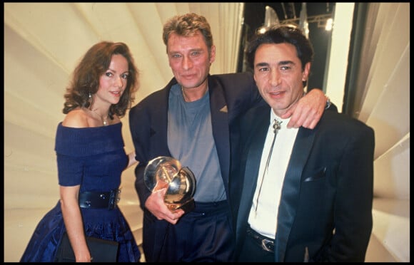 Gisèle Galante Johnny Hallyday et Richard Berry à la cérémonie des Victoires de la Musique en 1987.